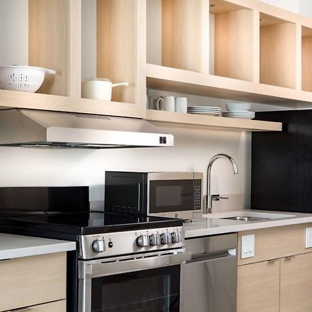 Towneplace Suites By Marriott Milwaukee West Bend Экстерьер фото