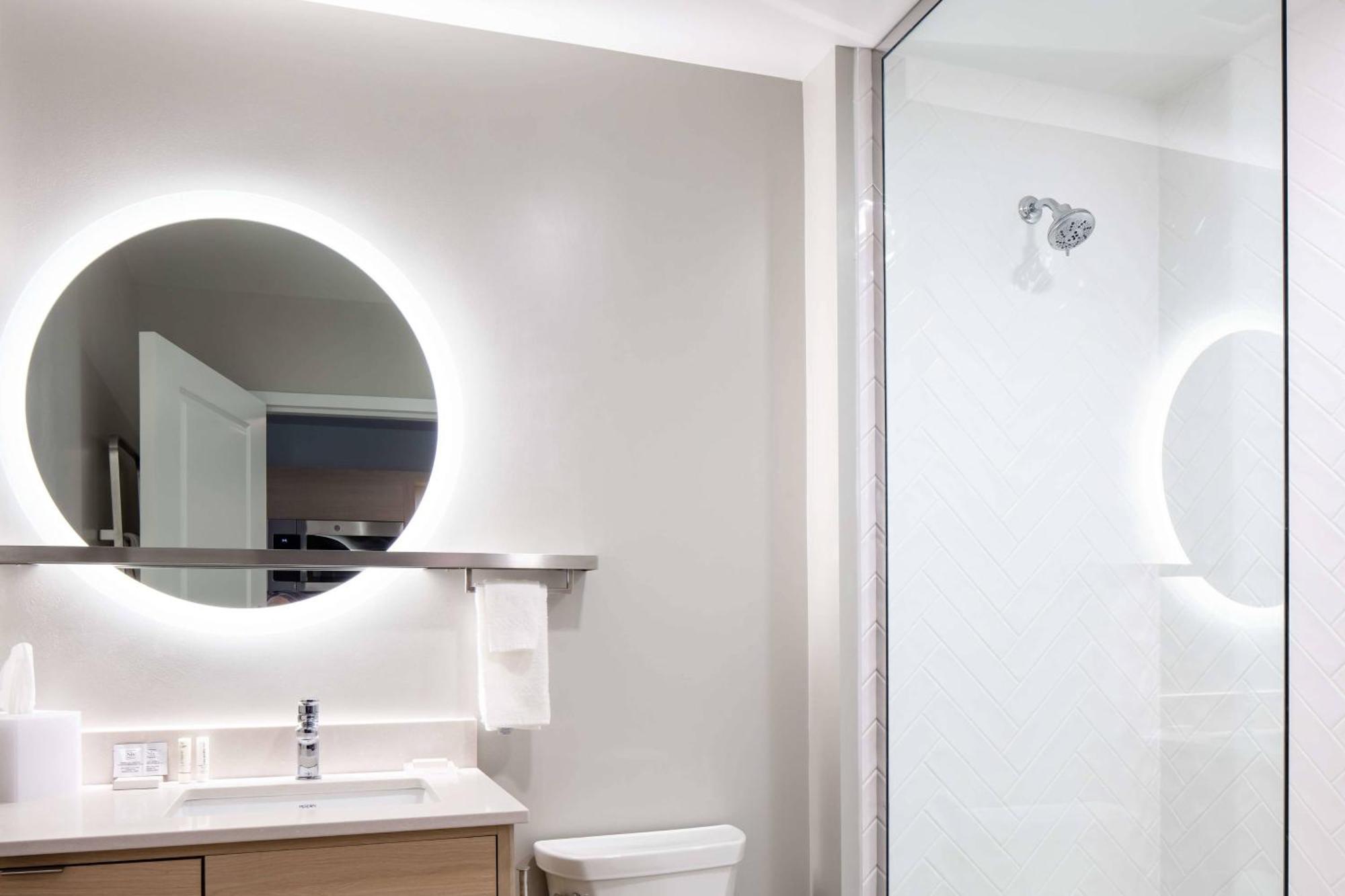Towneplace Suites By Marriott Milwaukee West Bend Экстерьер фото