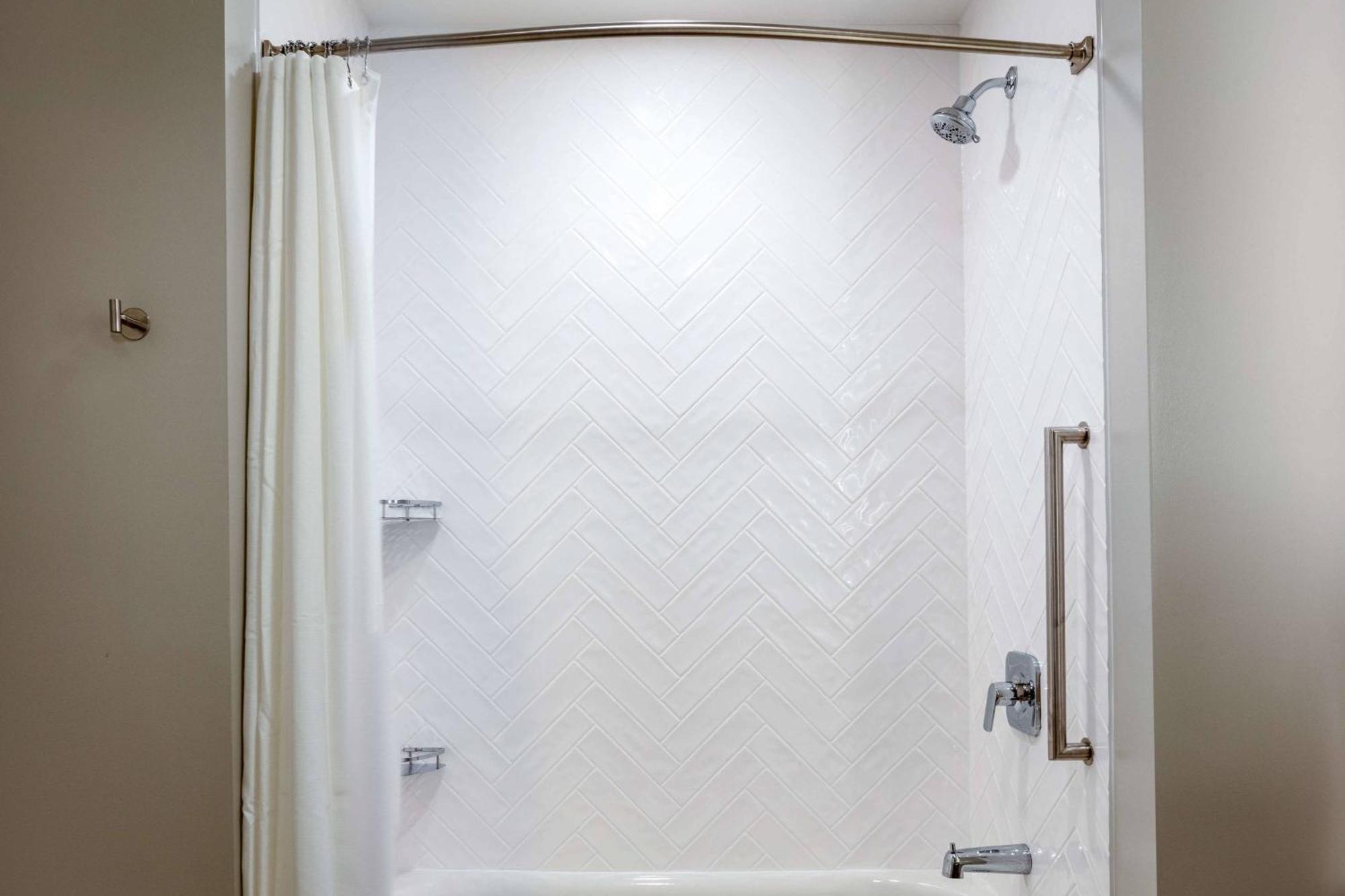 Towneplace Suites By Marriott Milwaukee West Bend Экстерьер фото