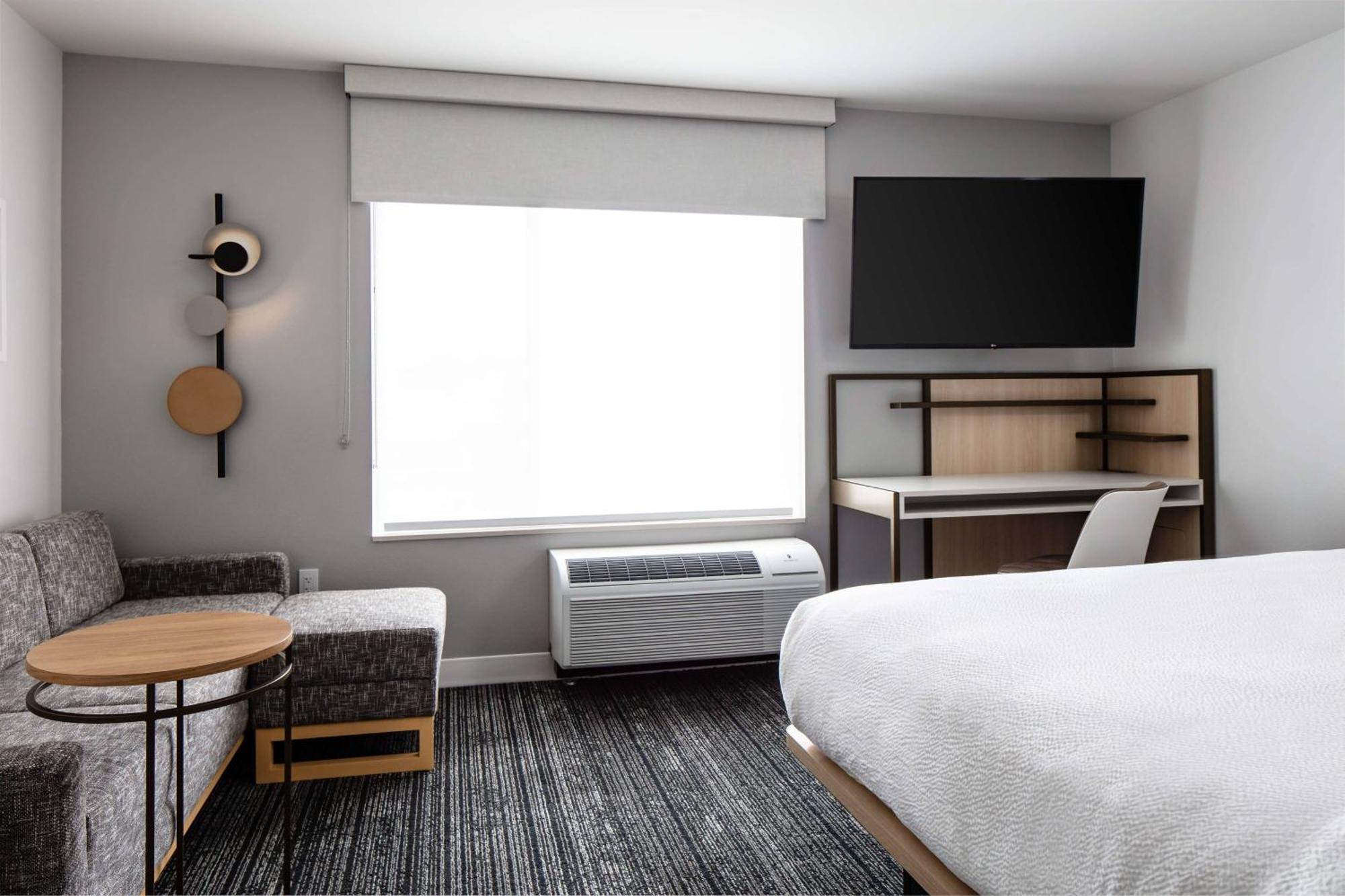 Towneplace Suites By Marriott Milwaukee West Bend Экстерьер фото