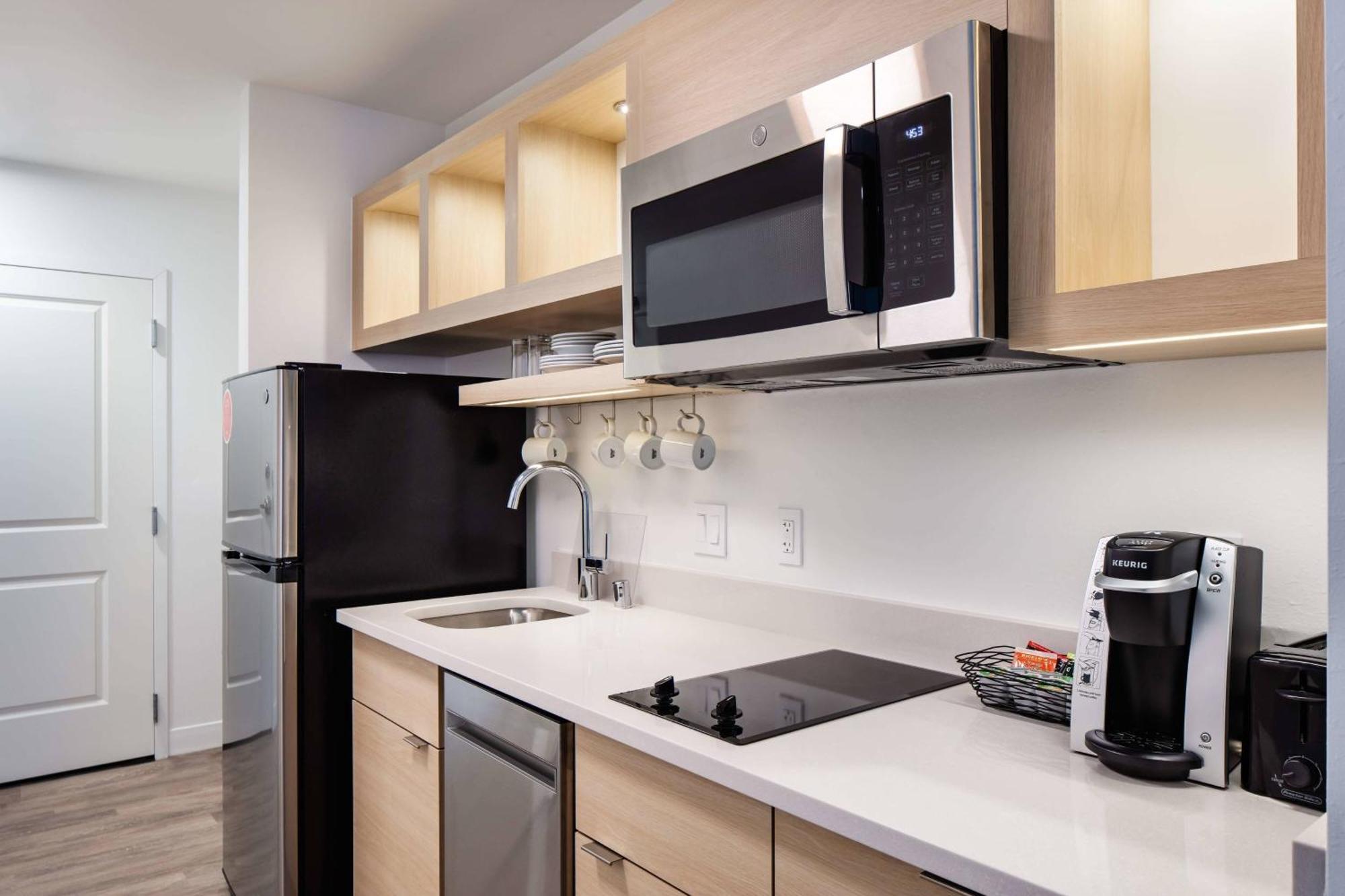 Towneplace Suites By Marriott Milwaukee West Bend Экстерьер фото
