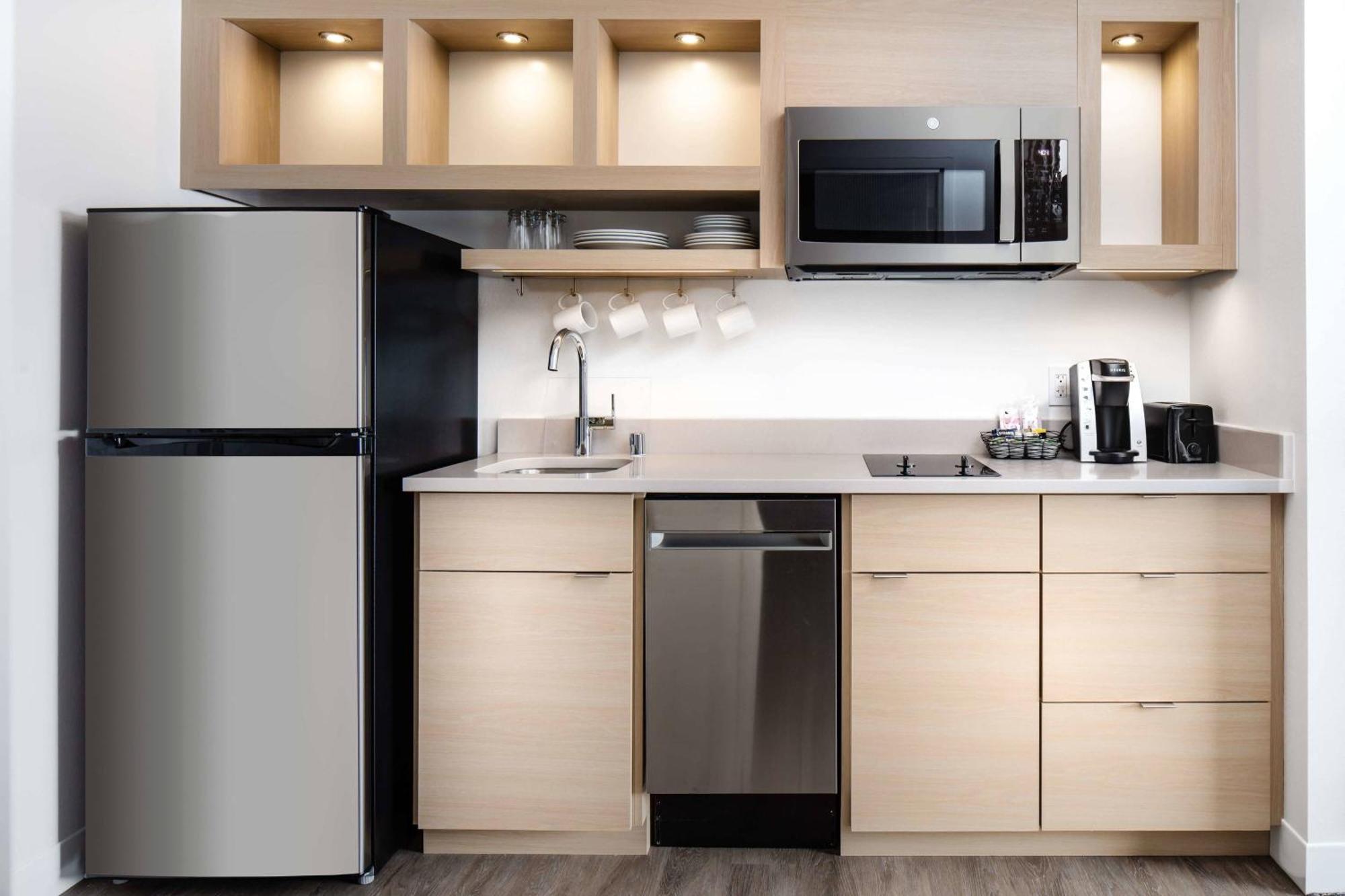 Towneplace Suites By Marriott Milwaukee West Bend Экстерьер фото