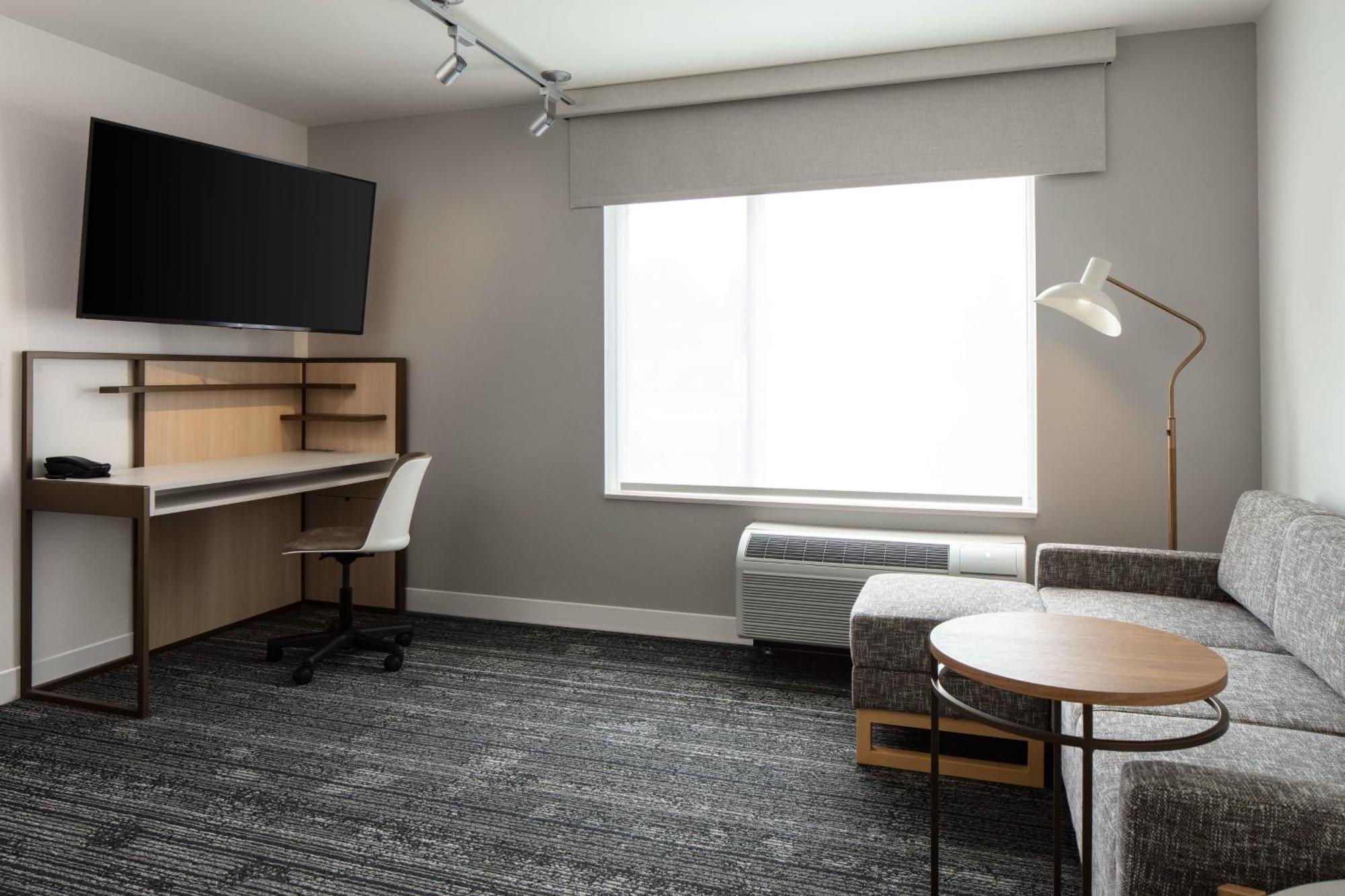 Towneplace Suites By Marriott Milwaukee West Bend Экстерьер фото