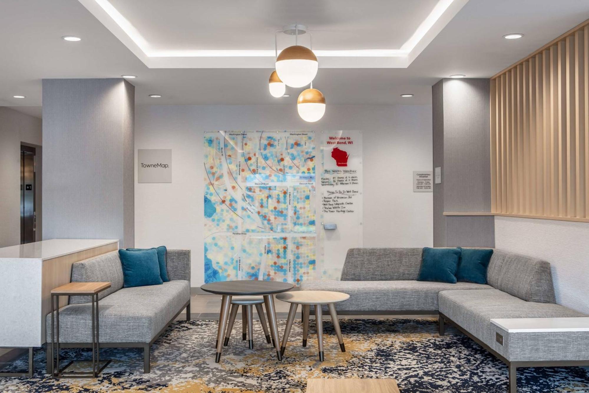 Towneplace Suites By Marriott Milwaukee West Bend Экстерьер фото