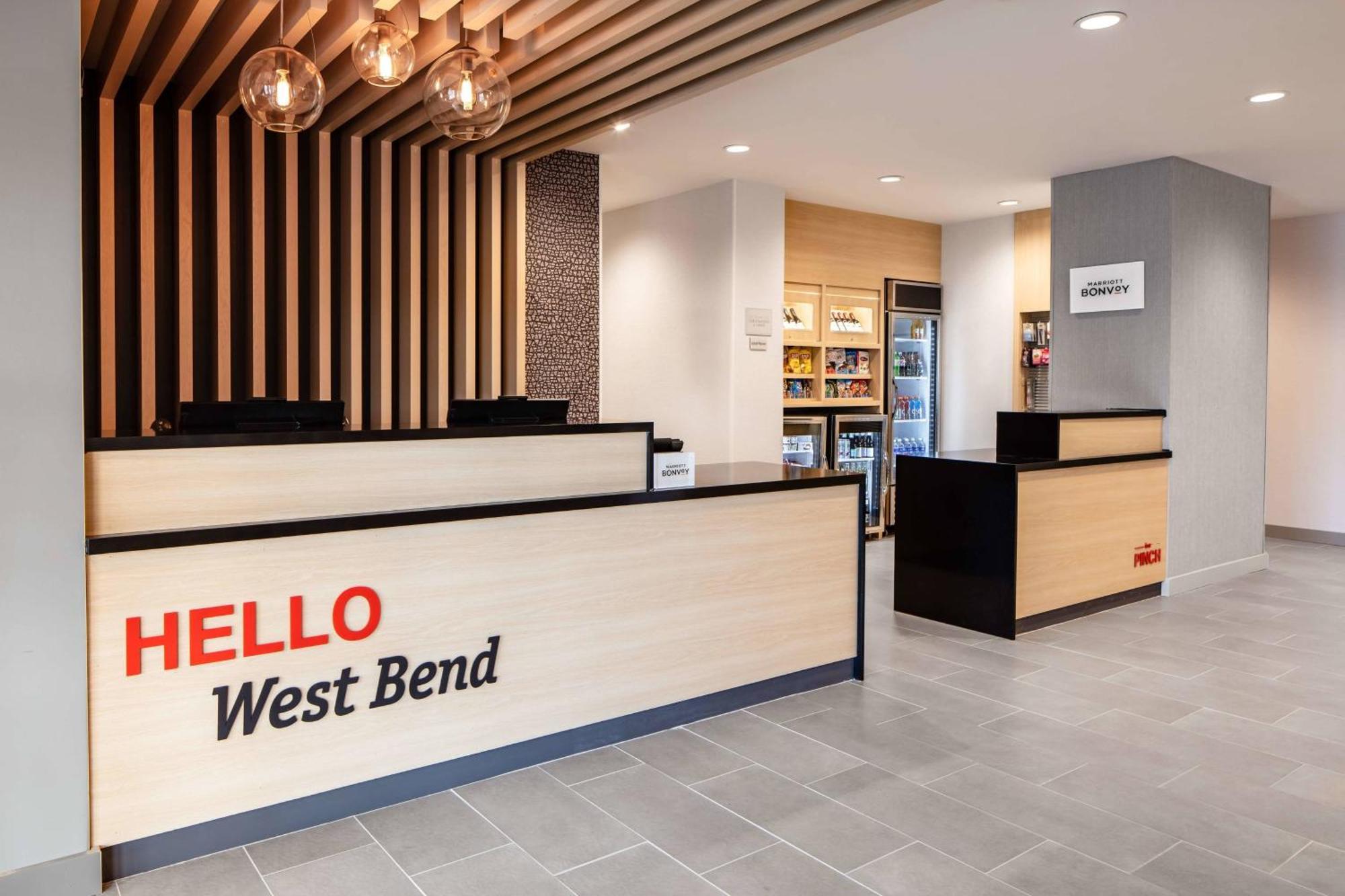 Towneplace Suites By Marriott Milwaukee West Bend Экстерьер фото