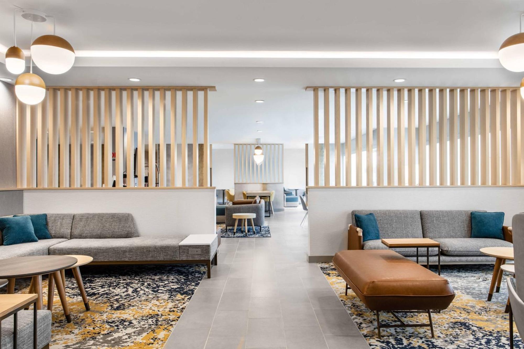 Towneplace Suites By Marriott Milwaukee West Bend Экстерьер фото